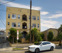 2411 W 10th St in Los Angeles, CA - Foto de edificio - Building Photo