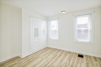 635 W Russell St photo'