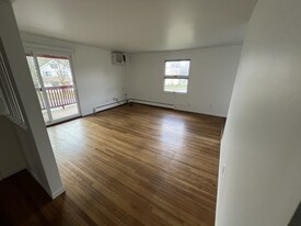 71 Oak St, Unit Apt C