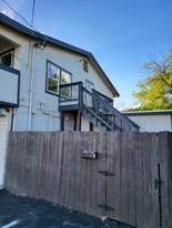 2417 Castroville Rd in San Antonio, TX - Building Photo