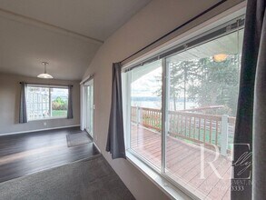 3619 W D St in Bremerton, WA - Building Photo - Building Photo