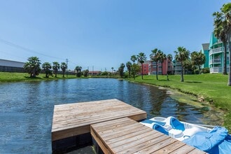 Residence at West Beach in Galveston, TX - Foto de edificio - Building Photo