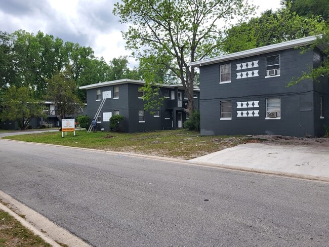 property at 2020 Palafox St