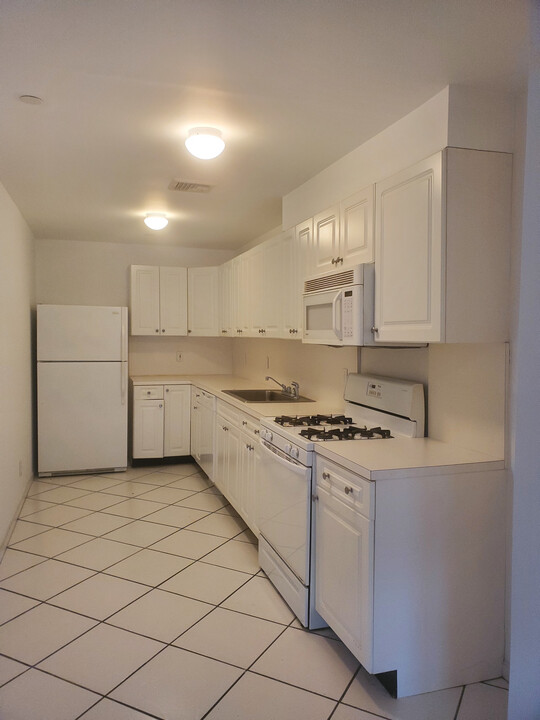 2 4th Ave in Bay Shore, NY - Building Photo