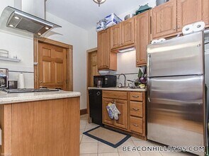 97 Myrtle St, Unit 3 in Boston, MA - Foto de edificio - Building Photo