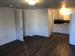 634 NE Gray Ln, Unit 1 in Pullman, WA - Foto de edificio - Building Photo