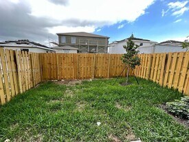 11933 SW 244 Ln in Princeton, FL - Building Photo