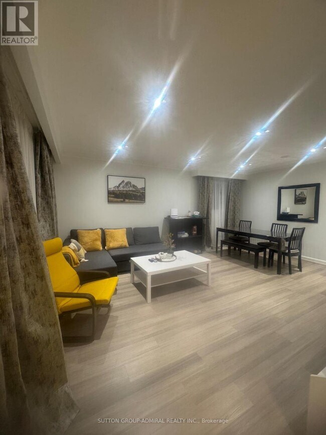 357 Patricia Ave in Toronto, ON - Building Photo - Building Photo