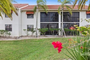 2275 S McCall Rd in Englewood, FL - Building Photo