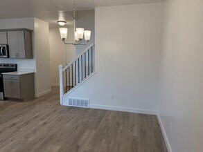 1485 N 305 E in Salem, UT - Foto de edificio - Building Photo