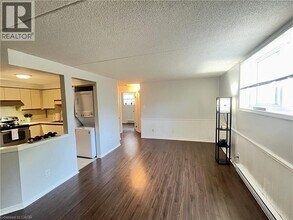 331 Northlake Dr in Waterloo, ON - Building Photo - Building Photo