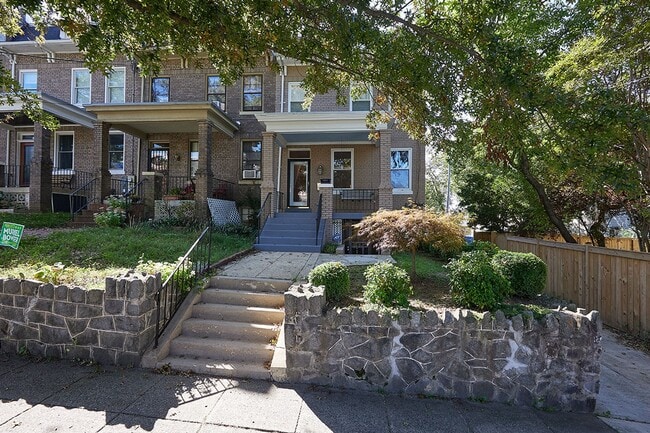 324 Varnum St NW in Washington, DC - Building Photo - Building Photo