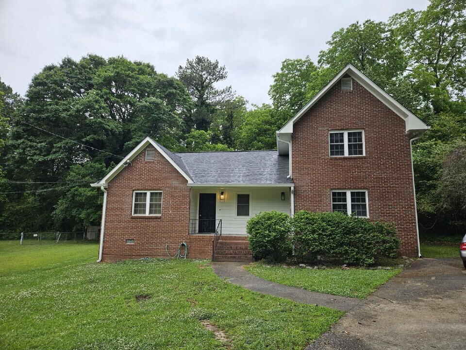 105 Rose Ct in Fayetteville, GA - Building Photo