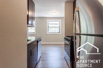 529 W Surf St, Unit 502 in Chicago, IL - Building Photo - Building Photo