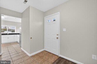 1600 Brooksquare Dr in Capitol Heights, MD - Building Photo - Building Photo