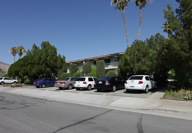 Olivera Apartments in Palm Springs, CA - Building Photo - Building Photo