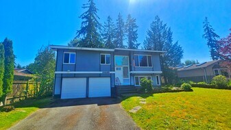 12533 SE 75th Pl in Newcastle, WA - Building Photo