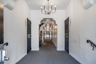 CU2 - 465 N. Curson Ave in Los Angeles, CA - Building Photo - Building Photo