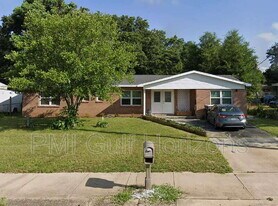 6606 Hampton Rd in Pensacola, FL - Building Photo