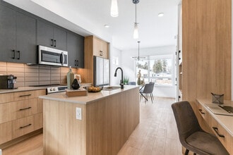 9817-9153 153 St NW in Edmonton, AB - Building Photo - Building Photo