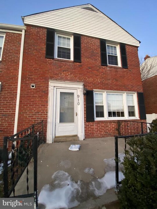 910 Radcliffe Rd in Towson, MD - Building Photo