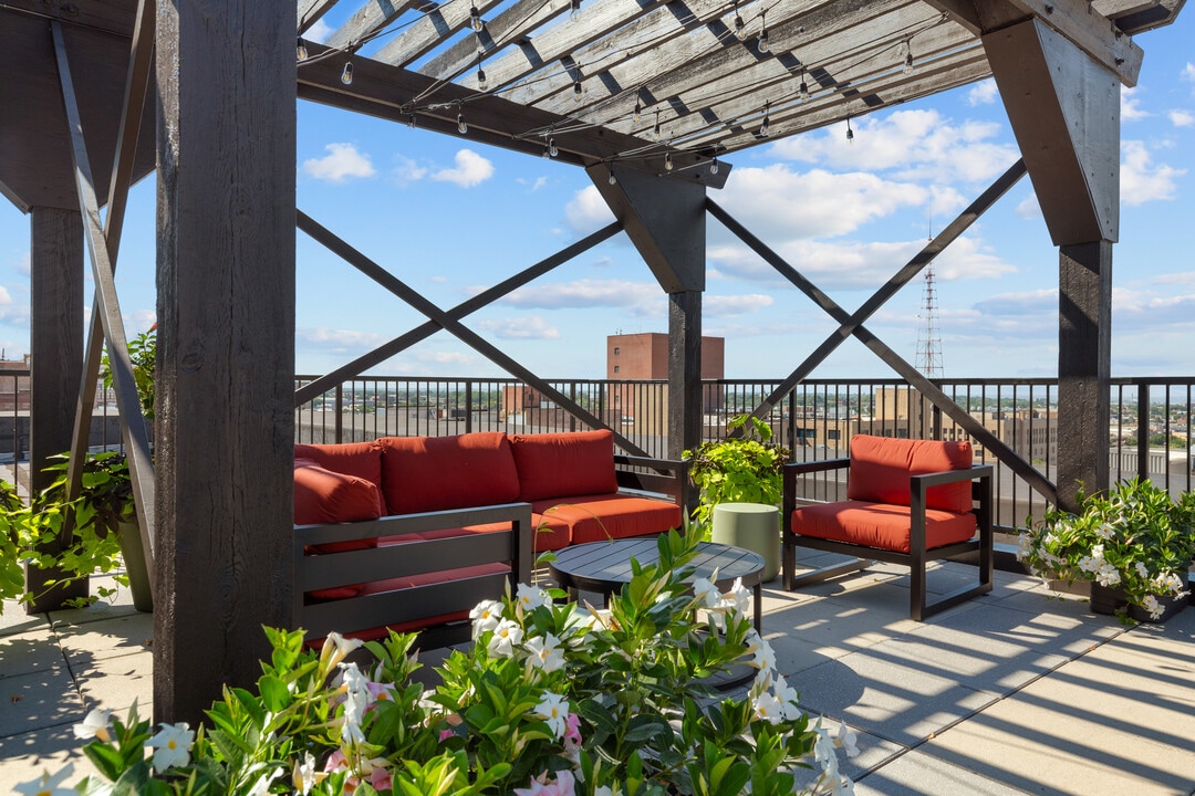 Six Cord in St. Louis, MO - Foto de edificio