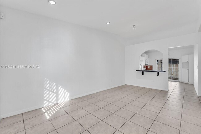 7665 NW 183rd Ter in Hialeah, FL - Building Photo - Building Photo