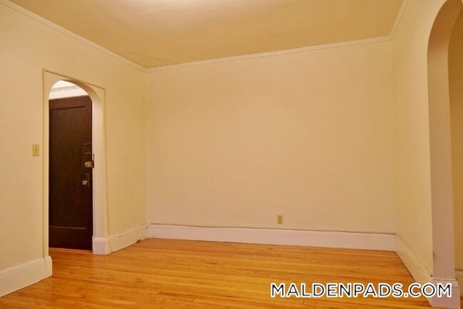 349 Pleasant St, Unit B1-15 in Malden, MA - Foto de edificio - Building Photo