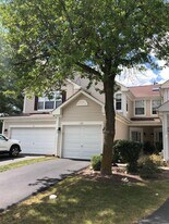 125 Capella Ct in Lake In The Hills, IL - Building Photo