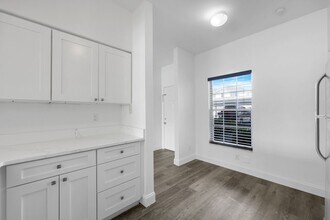 3250 Cypress Glen Way, Unit #402 in Naples, FL - Building Photo - Building Photo