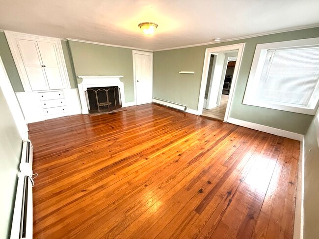 10 Mall St, Unit Sunny/Spacious off Common