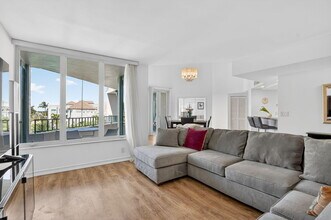 120 SE 5th Ave in Boca Raton, FL - Foto de edificio - Building Photo