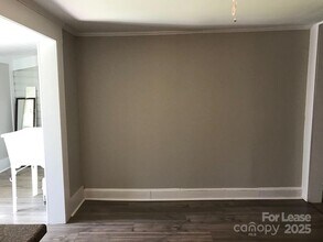 213 W King St in Kings Mountain, NC - Foto de edificio - Building Photo