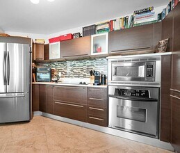 1900 N Bayshore Dr, Unit 5103 in Miami, FL - Foto de edificio - Building Photo