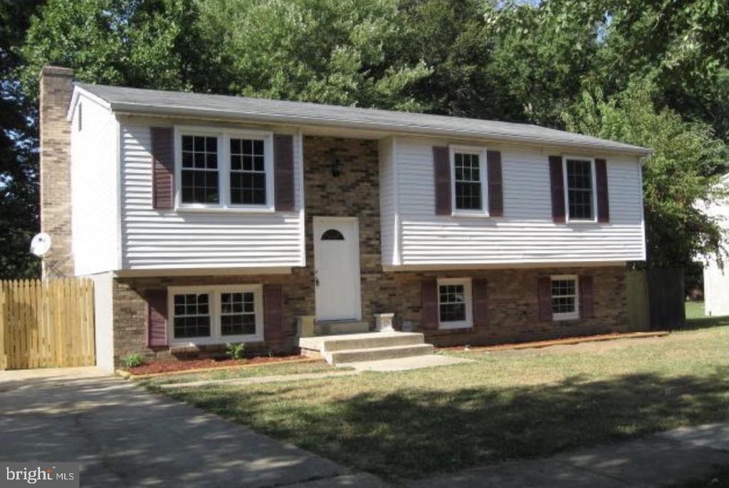 1722 Blount Dr in Fort Washington, MD - Foto de edificio