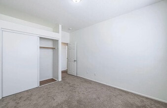 43839 58th St W in Lancaster, CA - Building Photo - Building Photo