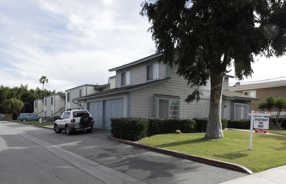 2014 Maple Ave in Costa Mesa, CA - Building Photo