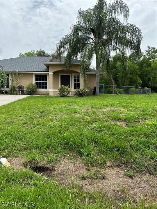 1107 Harry Ave S in Lehigh Acres, FL - Building Photo