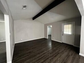 5615 Jacaranda Dr in Austin, TX - Building Photo - Building Photo
