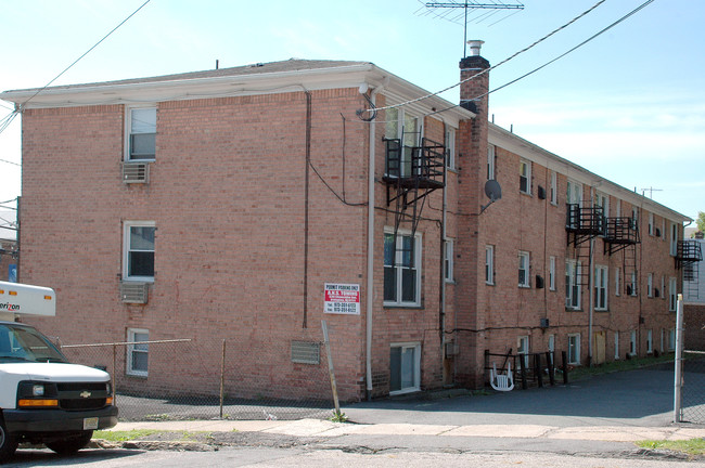 385 Stuyvesant Ave in Irvington, NJ - Foto de edificio - Building Photo