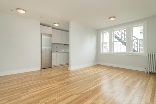 136 Highland Ave, Unit 12 in Somerville, MA - Foto de edificio - Building Photo