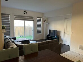 7 Kempsford Cres in Brampton, ON - Building Photo - Building Photo