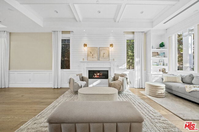 12345 Huston St in Los Angeles, CA - Building Photo - Building Photo