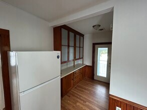 158 S Main St, Unit 3 in Manchester, CT - Foto de edificio - Building Photo