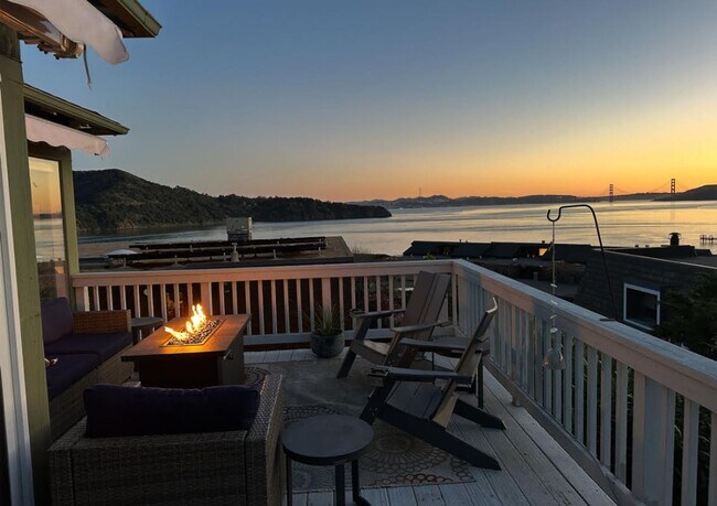 2332-2332 Paradise Dr in Tiburon, CA - Building Photo - Building Photo