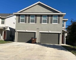 10323 Lynwood Branch in San Antonio, TX - Building Photo