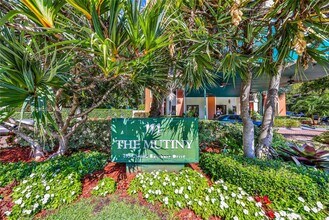 2951 S Bayshore Dr in Miami, FL - Building Photo - Building Photo