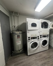 312 S. Willaman Drive in Los Angeles, CA - Foto de edificio - Building Photo