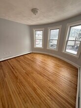 35 Haynes St, Unit 1 in Worcester, MA - Foto de edificio - Building Photo