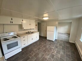 18 Maple St, Unit #1 in Concord, NH - Building Photo